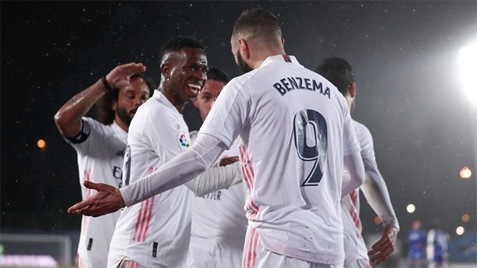 Benzema khai thông bế tắc ở phút 60