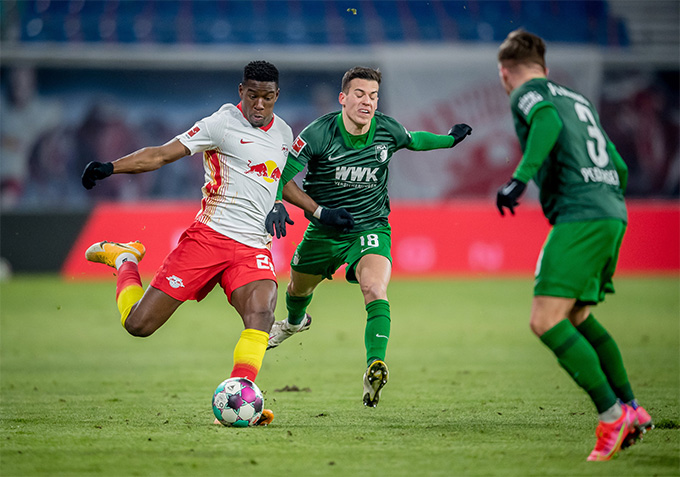 RB Leipzig bám sát ngôi đầu của Bayern Nkunku ghi bàn thắng thứ 2 cho đội chủ nhà