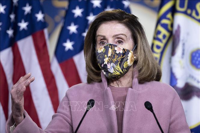 Chủ tịch Hạ viện Mỹ Nancy Pelosi phát biểu trong cuộc họp báo tại Washington, D.C., ngày 21-1-2021. Ảnh: THX/TTXVN