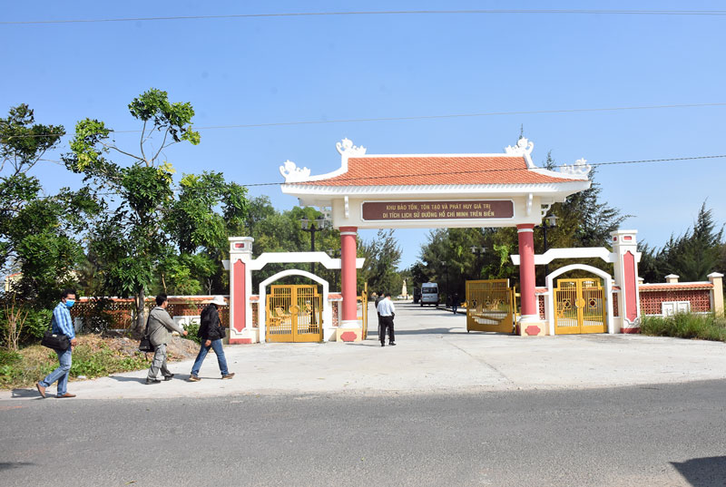 Khu bảo tồn, tôn tạo và phát huy giá trị Di tích đường Hồ Chí Minh trên biển, xã Thạnh Hải, huyện Thạnh Phú.