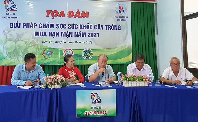 Các diễn giả chia sẻ tại tọa đàm.