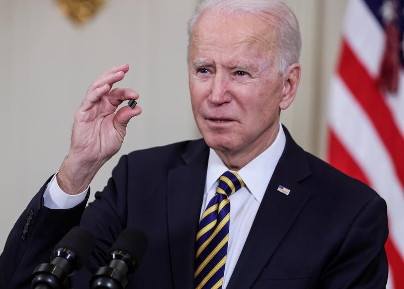 Tổng thống Biden muốn đưa công nghệ thành hạt nhân chính sách Mỹ-Trung Tổng thống Biden đã nhấn mạnh đến phát triển vi mạch tại Mỹ. Ảnh: Reuters