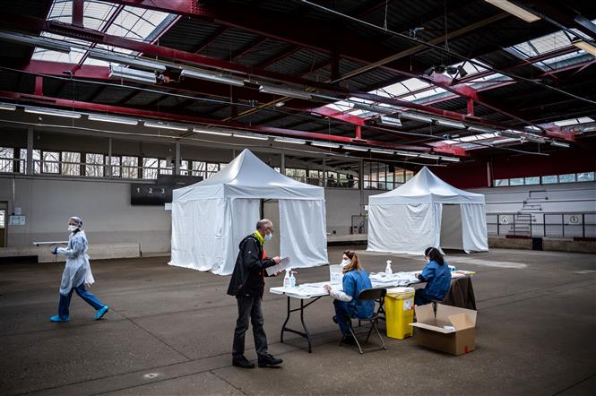 Một điểm xét nghiệm COVID-19 tại Saint-Etienne, Pháp, ngày 22-2-2021. Ảnh: AFP/ TTXVN