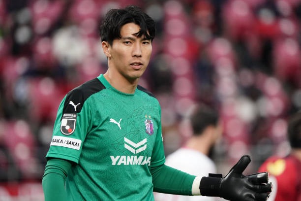 Thủ môn Kim Jin-hyeon của Cerezo Osaka nhận những bàn thua đầu tiên ở mùa giải này. 