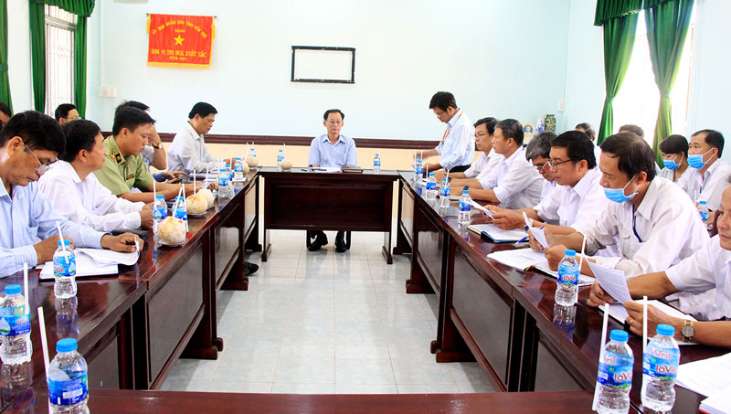 Phó chủ tịch UBND tỉnh làm việc với Chi cục Chăn nuôi và Thú y Quang cảnh buổi làm việc.
