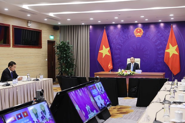 Việt Nam - Lào - Campuchia không ngừng nâng cao hiệu quả hợp tác Thủ tướng Nguyễn Xuân Phúc phát biểu tại điểm cầu Hà Nội. Ảnh: Thống Nhất/TTXVN