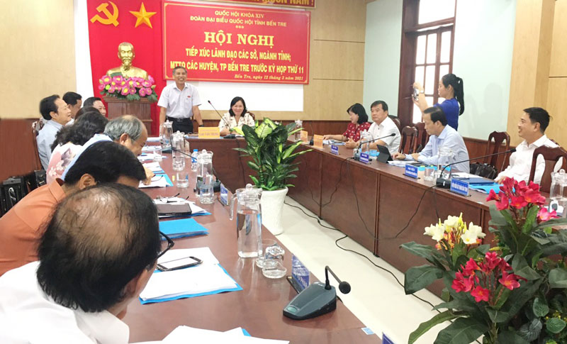 Đoàn đại biểu Quốc hội tỉnh Bến Tre tổ chức hội nghị tiếp xúc trước Kỳ họp thứ 11, Quốc hội khoá XIV Ông Cao Văn Trọng - Trưởng đoàn ĐBQH tỉnh phát biểu tại buổi làm việc.