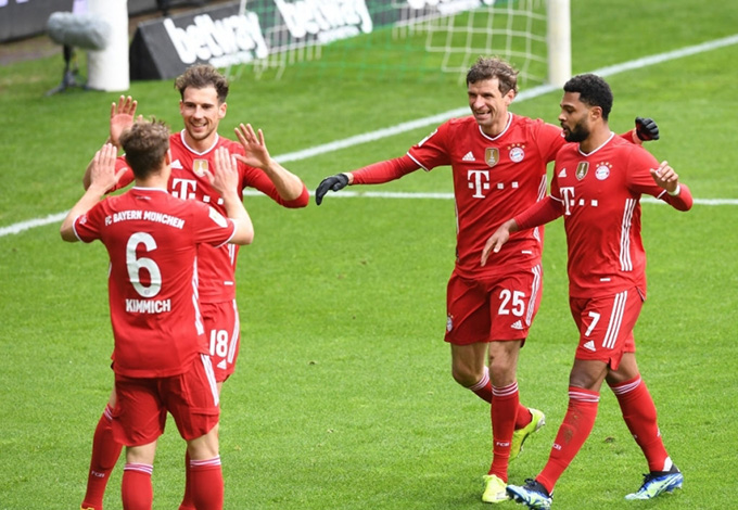 Goretzka mở tỷ số cho Bayern bằng pha đánh đầu khá đơn giản