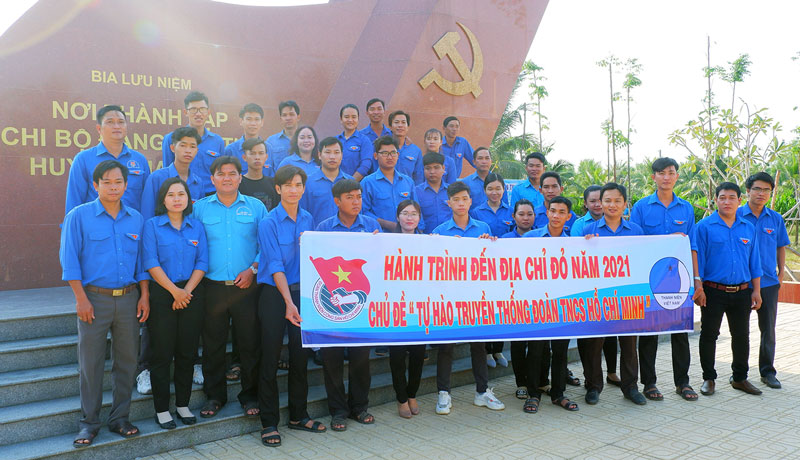 Hoạt động các huyện, thành phố ngày 14-3-2021 Cán bộ, đoàn viên, thanh niên tham gia “Ngày đoàn viên”. Ảnh: Minh Mừng