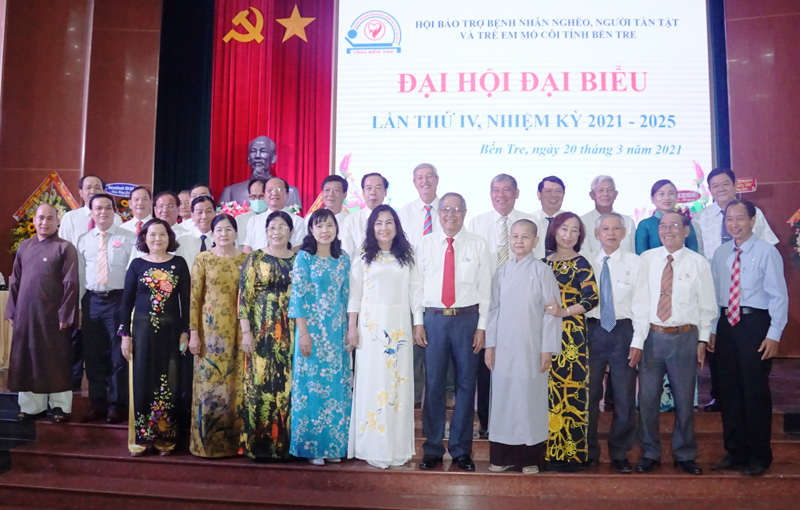 Ông Trần Công Ngữ đắc cử chức danh Chủ tịch Hội Bảo trợ bệnh nhân nghèo tỉnh Bến Tre nhiệm kỳ 2021 - 2025 Ra mắt Ban Chấp hành nhiệm kỳ mới 2021 - 2025.