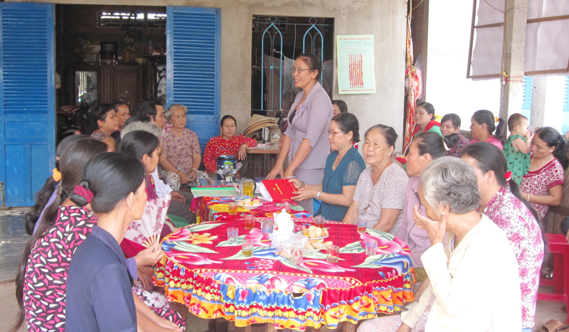 Sinh hoạt tổ NDTQ tại ấp 5, xã Bình Thắng, huyện Bình Đại.
