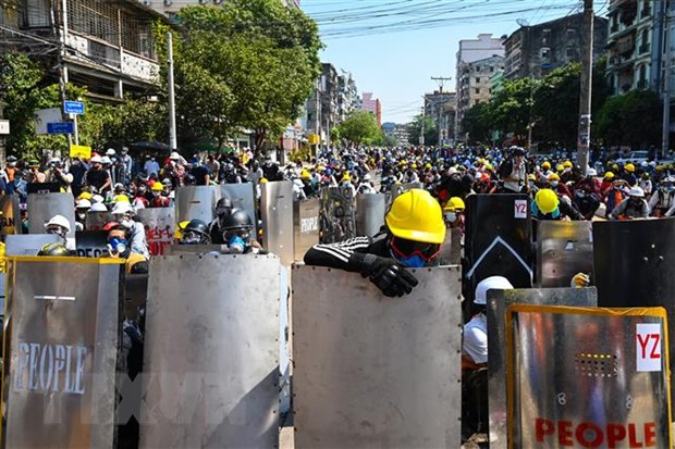 Người biểu tình tập trung tại thành phố Yangon, Myanmar ngày 8-3-2021. Nguồn: AFP/TTXVN