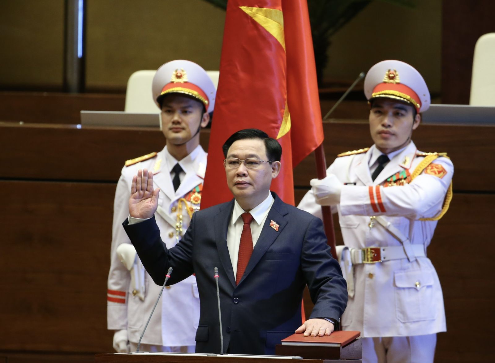 Tân Chủ tịch Quốc hội Vương Đình Huệ tuyên thệ nhậm chức Tân Chủ tịch Quốc hội Vương Đình Huệ tuyên thệ nhậm chức.
