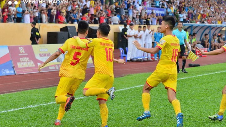 Với chiến thắng 1-0 trước SLNA, Nam Định có được chiến thắng thứ 3 liên tiếp V.league 2021.