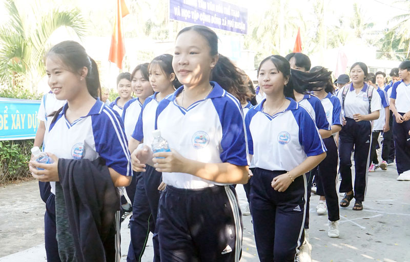 Đông đảo các tầng lớp nhân dân đã tham gia Ngày Chạy Olympic vì sức khỏe toàn dân. 