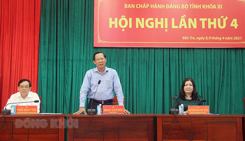 Các đồng chí chủ trì hội nghị.