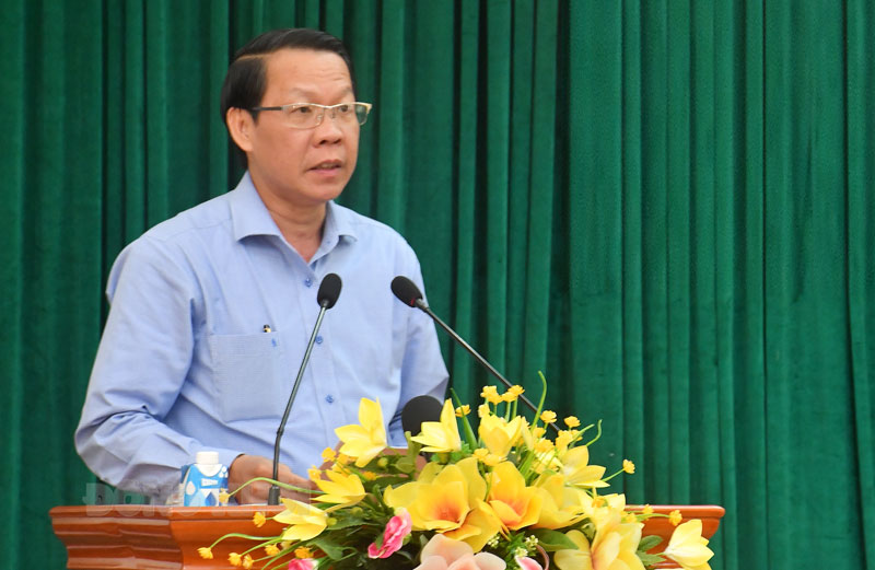 Bí thư Tỉnh ủy, Chủ tịch HĐND tỉnh Phan Văn Mãi phát biểu bế mạc hội nghị.
