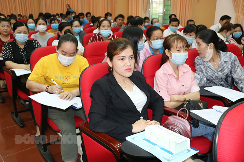 Cán bộ công đoàn cơ sở trực thuộc tham dự tập huấn.