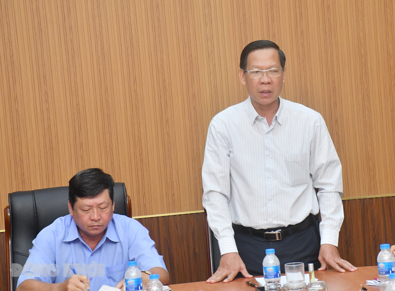 Bí thư Tỉnh ủy Phan Văn Mãi phát biểu tại buổi kiểm tra.