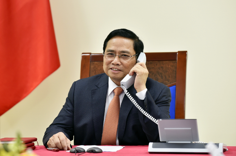 Thủ tướng Chính phủ Phạm Minh Chính điện đàm với Thủ tướng Singapore Lý Hiển Long - Ảnh: VGP/Nhật Bắc