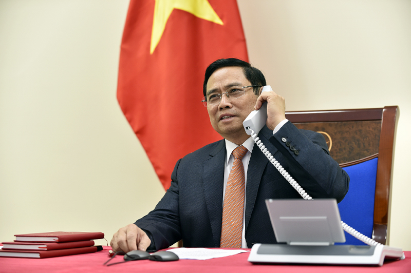 Thủ tướng Phạm Minh Chính bày tỏ mong muốn hợp tác chặt chẽ với Thủ tướng Lý Hiển Long để thúc đẩy hơn nữa quan hệ Đối tác Chiến lược Việt Nam – Singapore trên tất cả các lĩnh vực. - Ảnh: VGP/Nhật Bắc
