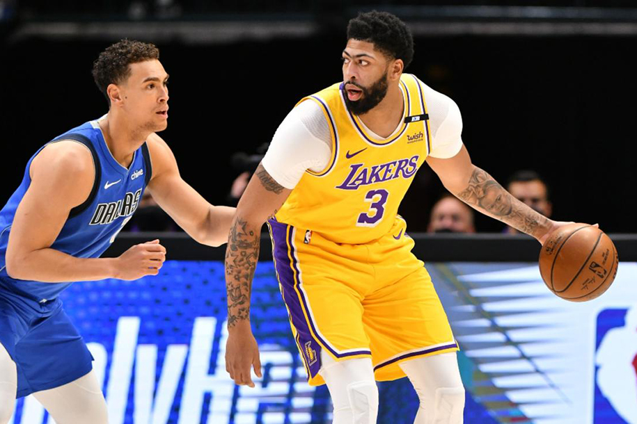 Anthony Davis bực tức vì tái xuất "xịt", LeBron James lập tức trấn an