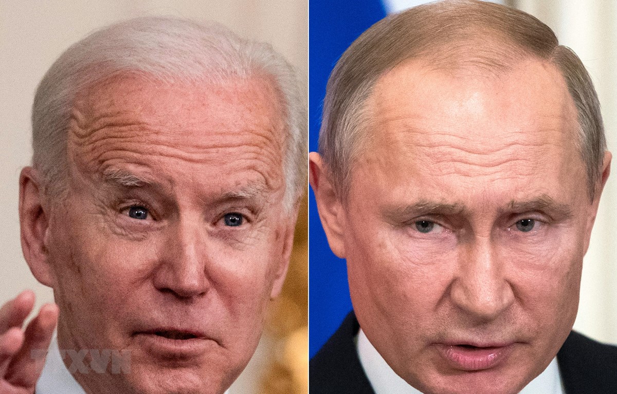 Tổng thống Mỹ Joe Biden (trái) và Tổng thống Nga Vladimir Putin. (Ảnh: AFP/TTXVN)