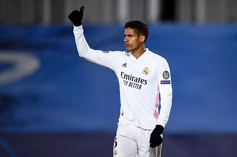 Chelsea chiếm ưu thế trong thương vụ Varane