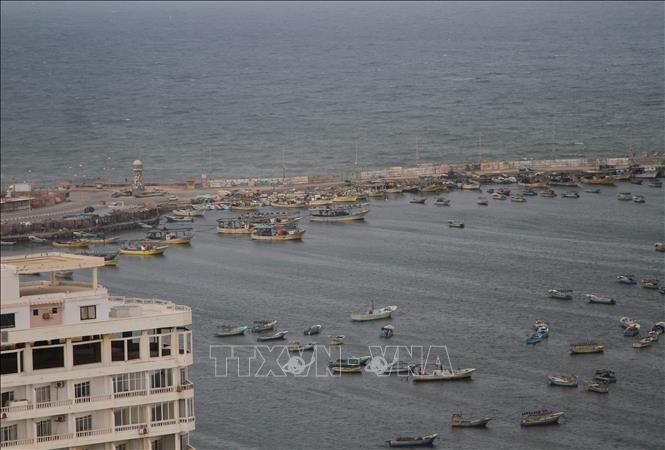 Tàu đánh cá tại cảng ở thành phố Gaza ngày 26-4-2021. Ảnh: THX/TTXVN