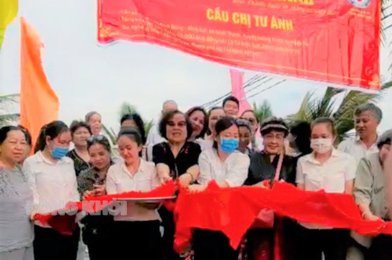 Tích cực tham gia xây dựng đời sống văn hóa, nông thôn mới Khánh thành cầu nông thôn ấp Bình Lợi, xã Bình Thành.
