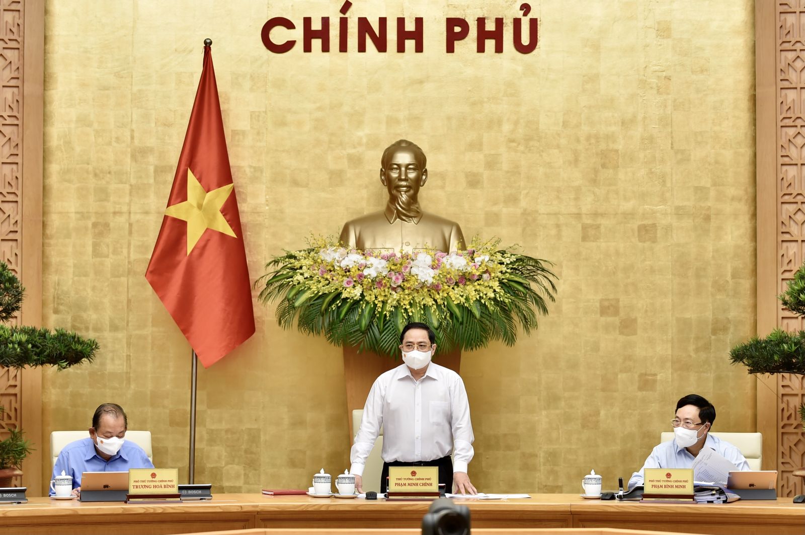 Thủ tướng Phạm Minh Chính chủ trì phiên họp Chính phủ thường kỳ tháng 4-2021. Ảnh: VGP/Nhật Bắc