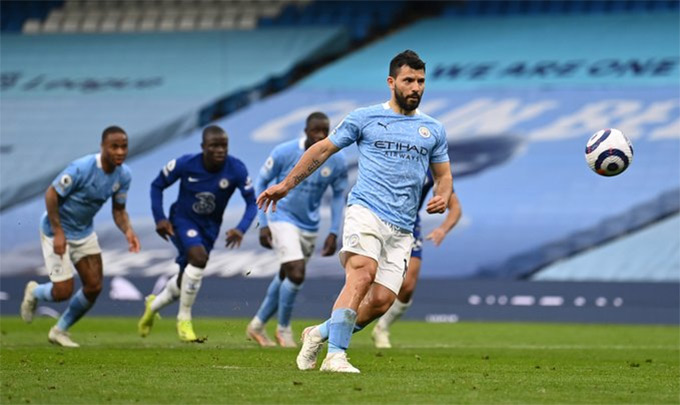 Man City chưa thể đăng quang Cú panelka trên chấm 11m của Aguero không thành công