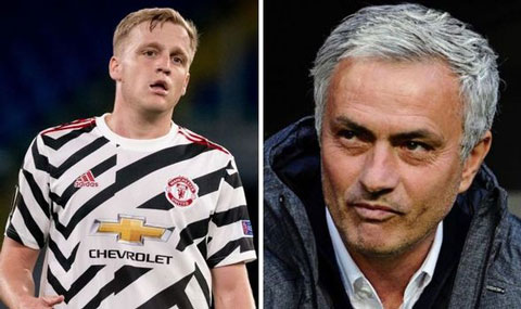 Van de Beek có thể chuyển sang Roma để thi đấu dưới quyền Mourinho