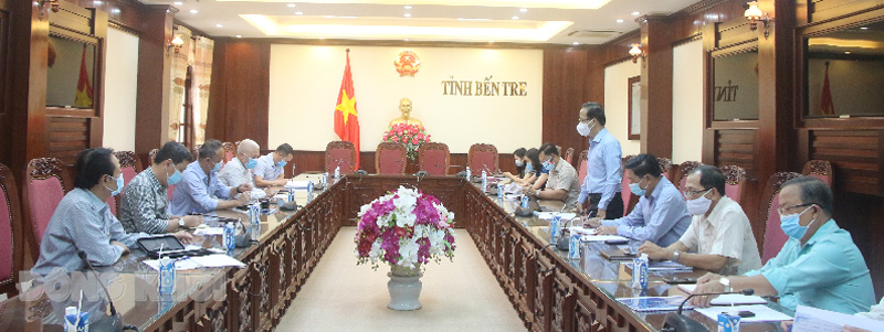 Lãnh đạo tỉnh tiếp nhà đầu tư Phó chủ tịch Thường trực UBND tỉnh Nguyễn Trúc Sơn trao đổi với lãnh Công ty Grobest Việt Nam.