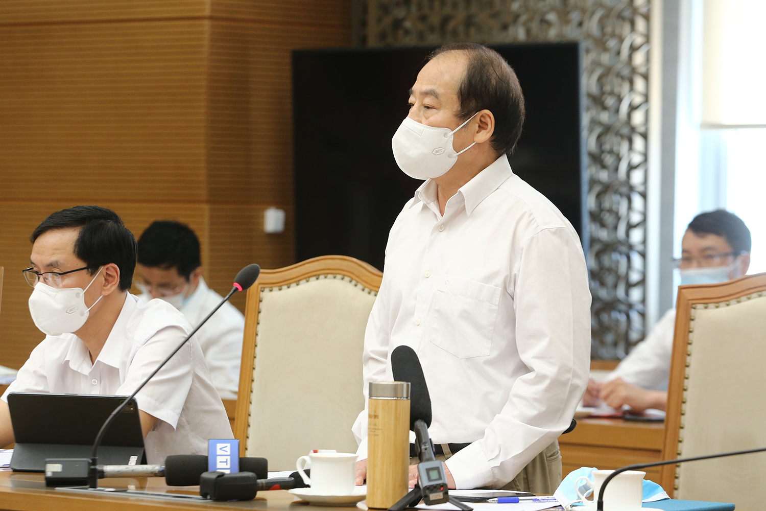 Không thay đổi chiến lược chống dịch, thực hiện nghiêm 5K PGS.TS Trần Đắc Phu: Chỉ giãn cách xã hội khi lây nhiễm trong cộng đồng quá mạnh, không phát hiện được nguy cơ, không truy được vết. Ảnh: VGP/Đình Nam