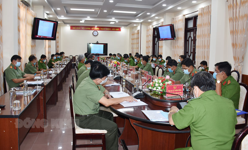 Đại biểu tham dự hội nghị.