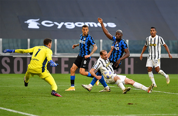 Kịch tính như derby Italia Suýt chút nữa Chiellini trở thành tội đồ khiến Juventus thua trận