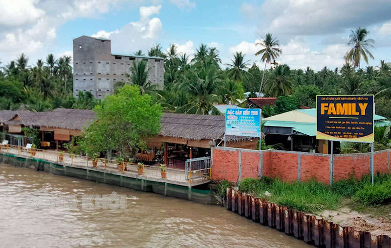 Chi bộ ấp Bến đò và Nghĩa Huấn hướng đến mô hình toàn diện Điểm du lịch sinh thái ven sông trên địa bàn ấp Nghĩa Huấn.