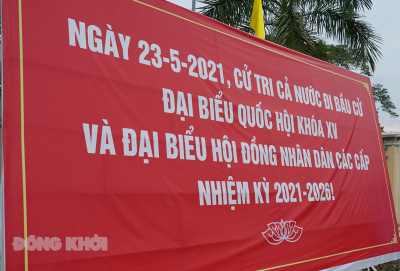 Pa nô tuyên truyền Ngày bầu cử trên địa bàn huyện Mỏ Cày Bắc. Ảnh: Phan Hân