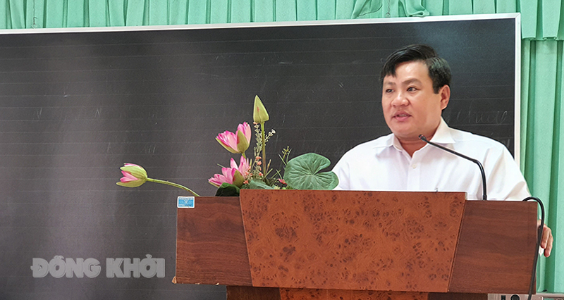 Chợ Lách triển khai biên soạn đề án xây dựng huyện nông thôn mới nâng cao Bí thư Huyện ủy Chợ Lách Nguyễn Văn Đảm phát biểu chỉ đạo.