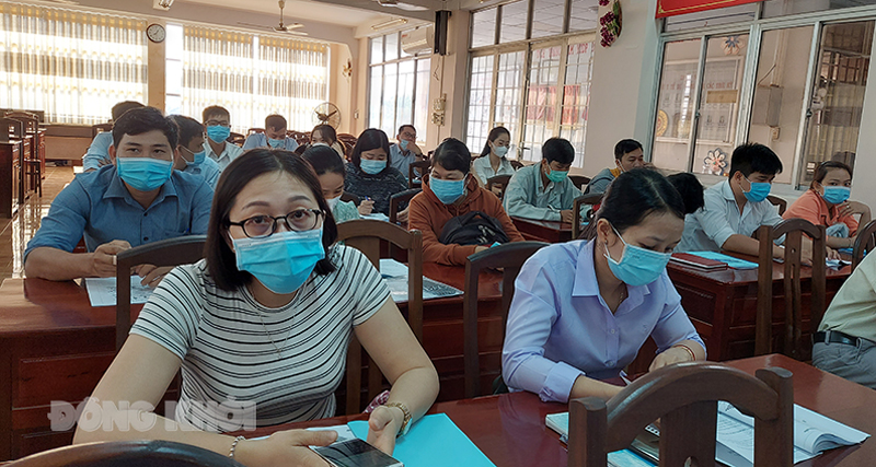Tập huấn lấy mẫu, bảo quản, vận chuyển bệnh phẩm SARS-CoV-2 Cán bộ xét nghiệm, kiểm soát dịch bệnh tham gia tập huấn.
