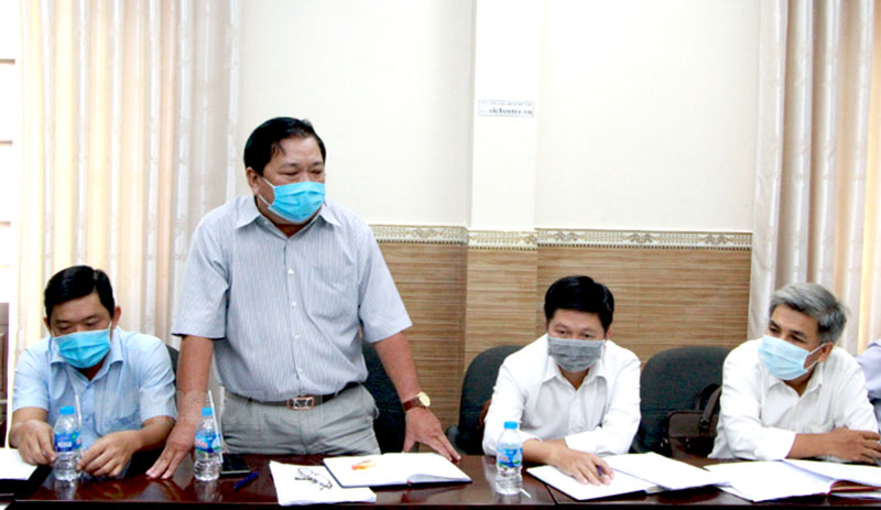 Tình hình thực hiện, hoàn thiện Dự án VLAP trên địa bàn tỉnh Đại biểu dự họp phát biểu ý kiến.