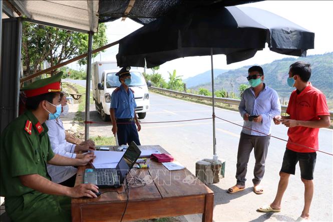 Sáng 30-5-2021, Việt Nam ghi nhận 52 ca mắc mới COVID-19 Kiểm soát dịch COVID-19 trong cộng đồng. Ảnh: TTXVN
