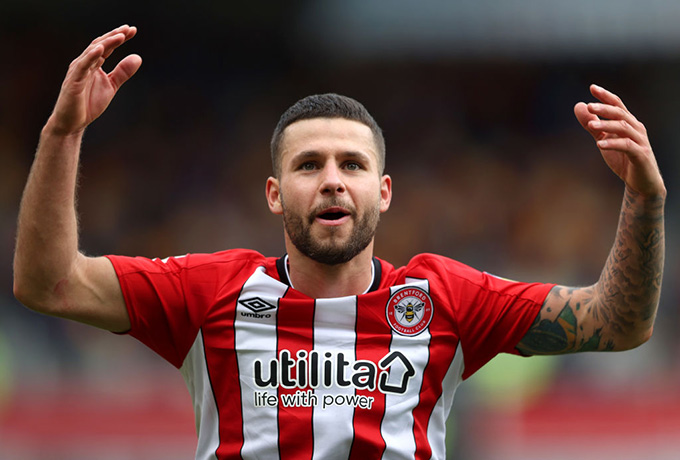 Vé cuối cùng lên Ngoại hạng Anh có chủ Emiliano nhân đôi cách biệt cho Brentford