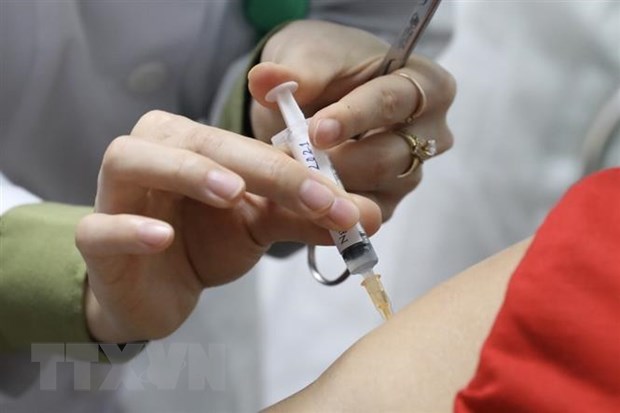 Tiêm thử nghiệm vaccine Nano Covax giai đoạn 2 cho tình nguyện viên. Ảnh: Minh Quyết/TTXVN