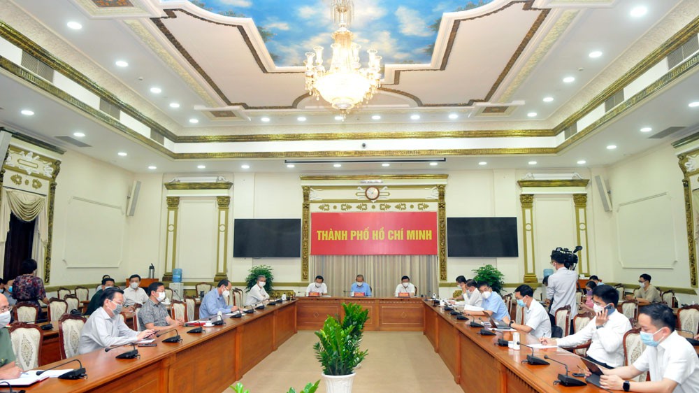 Phó thủ tướng Thường trực Chính phủ Trương Hòa Bình họp khẩn với TP. HCM triển khai các biện pháp phòng chống dịch bệnh COVID-19.