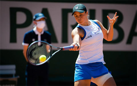 Ashleigh Barty thoát hiểm trận ra quân Roland Garros 2021