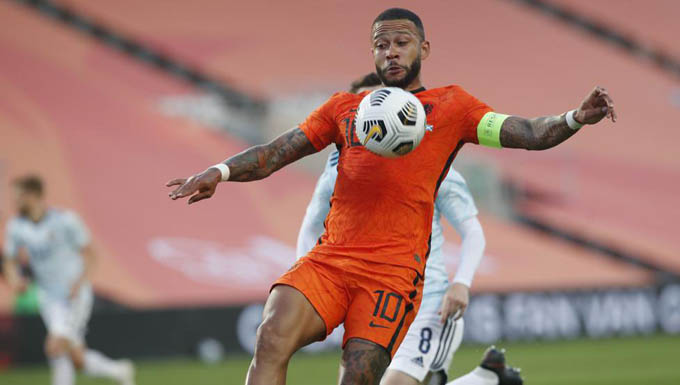 Depay có trận đấu hay trước Georgia