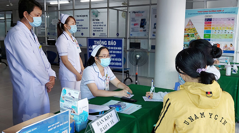 Bệnh viện Minh Đức hoạt động khám chữa bệnh bình thường và an toàn Bệnh nhân được khám sàng lọc Covid-19 khi đến khám chữa bệnh tại Bệnh viện Đa khoa Minh Đức. Ảnh: Phan Hân