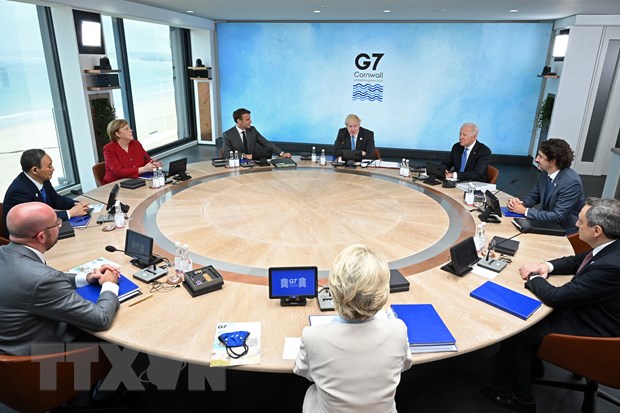 Lãnh đạo G7 nhất trí tiếp tục hỗ trợ qua các gói kích thích tài chính Lãnh đạo Nhóm các nước công nghiệp phát triển hàng đầu thế giới (G7) tham dự Hội nghị thượng đỉnh G7 ở vịnh Carbis, Cornwall, Anh ngày 11-6-2021. Ảnh: AFP/TTXVN